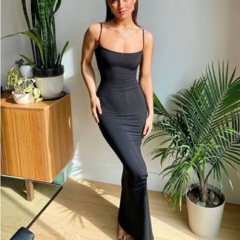 SKIMS LONG SLIP DRESS in Black Size Medium